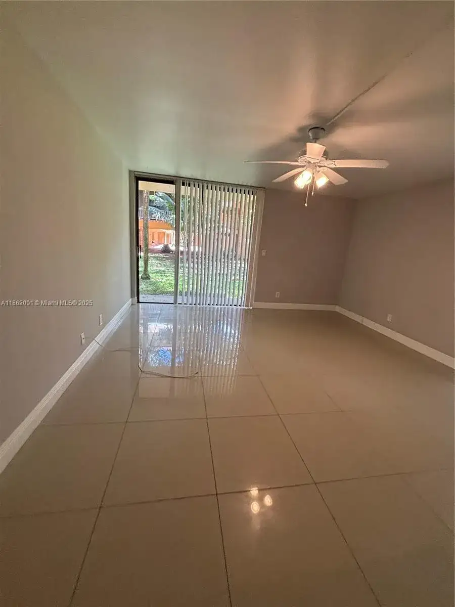 400 COMMODORE DR # 107, Plantation FL 33325 photo 5