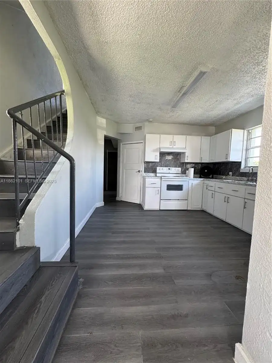 7802 NW 8th Ave # 1, Miami FL 33150 photo 2