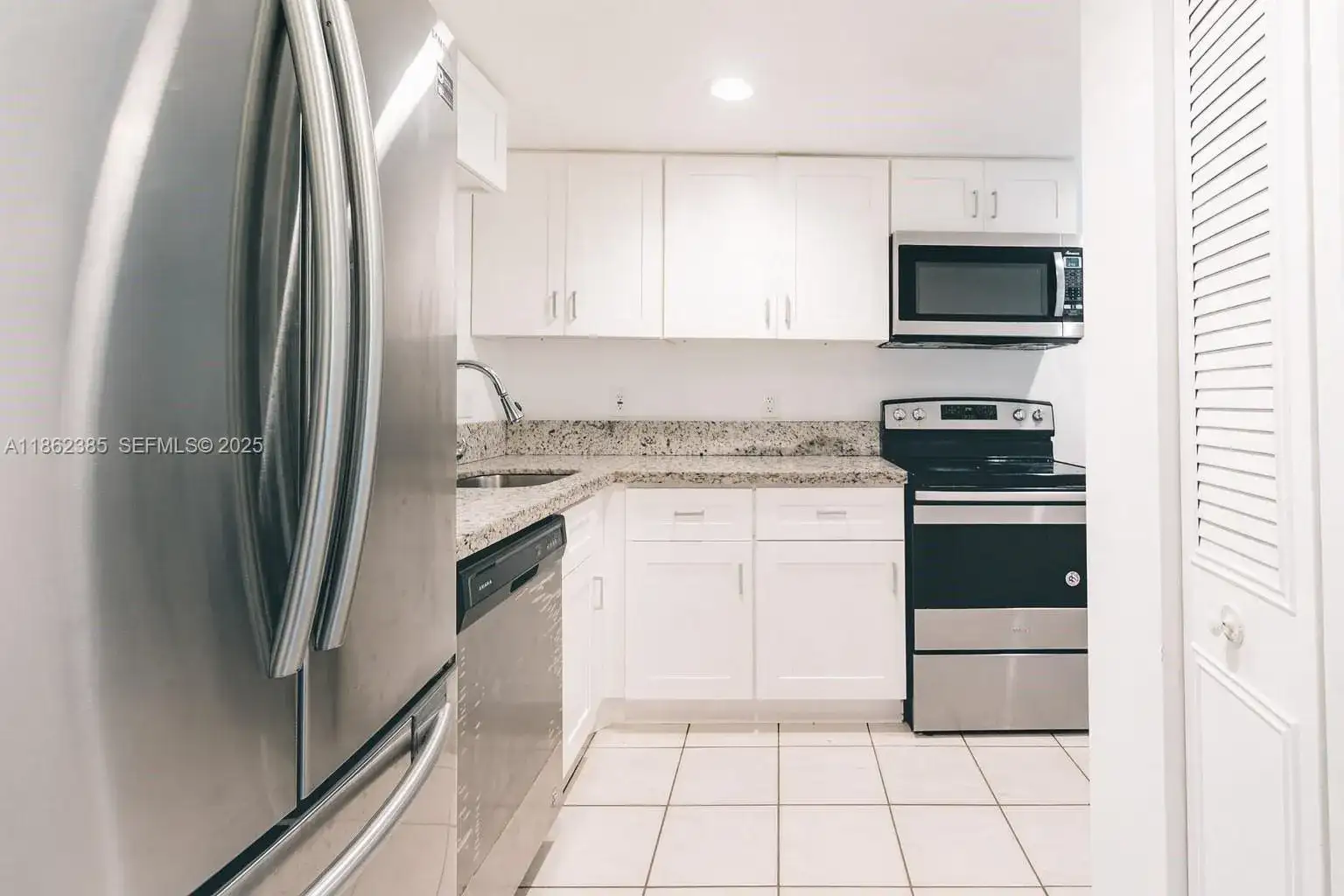 9330 Lagoon Pl # 206, Davie FL 33324 photo 4