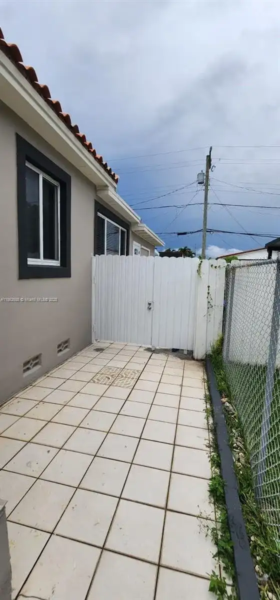 3520 NW 20th St # 2, Miami FL 33142 photo 4