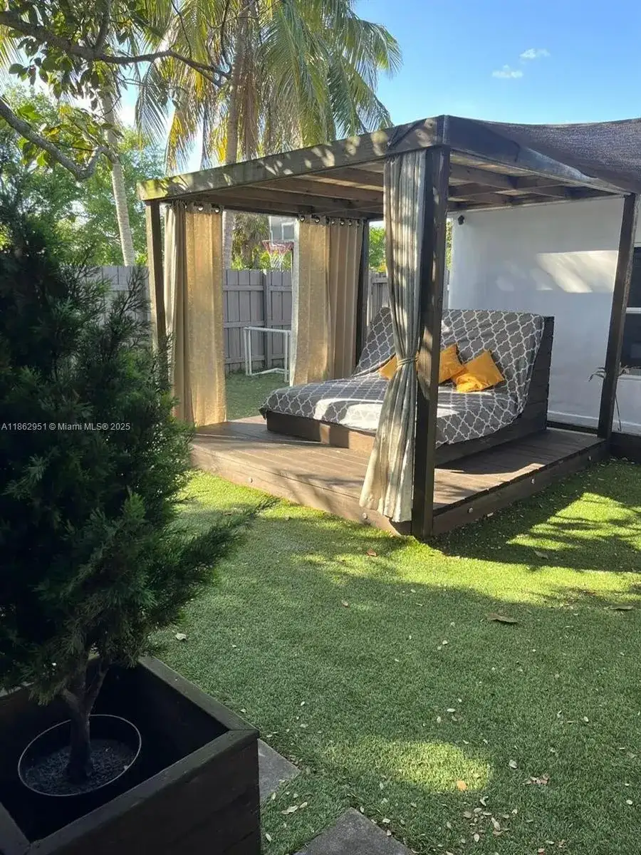 1600 NE 175th St, North Miami Beach FL 33162 photo 4