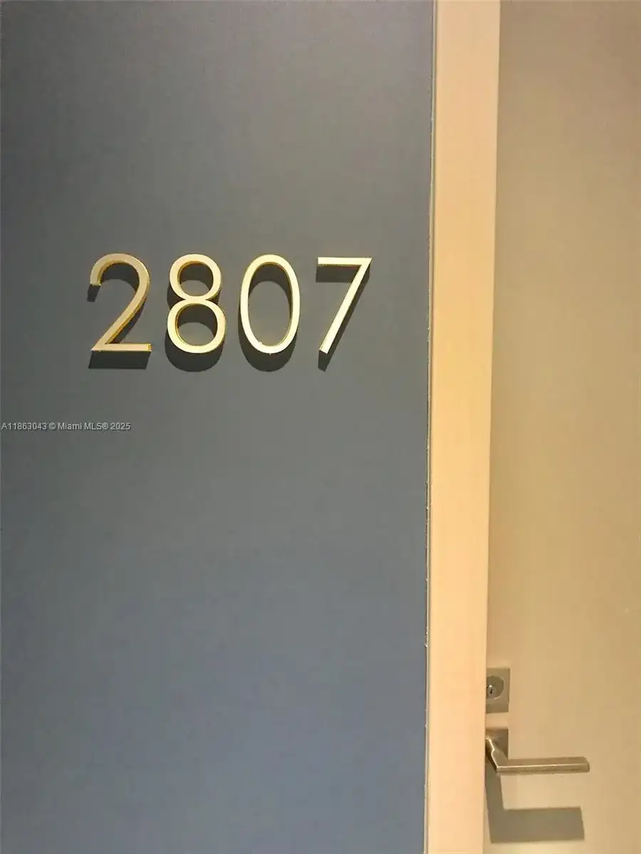55 SW 9th St # 2807, Miami FL 33130 photo 4