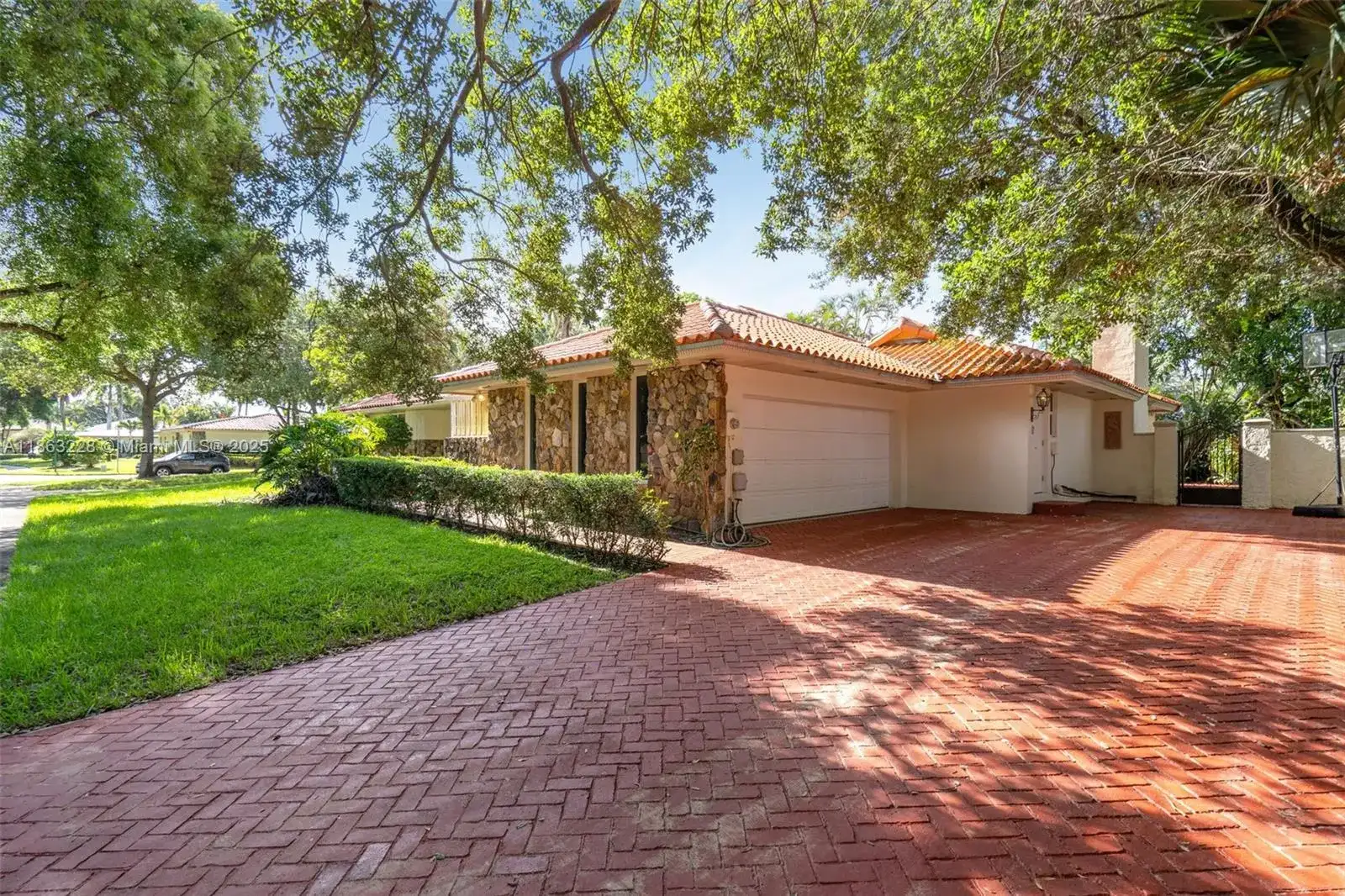 7210 W Troon Cir, Miami Lakes FL 33014 photo 3