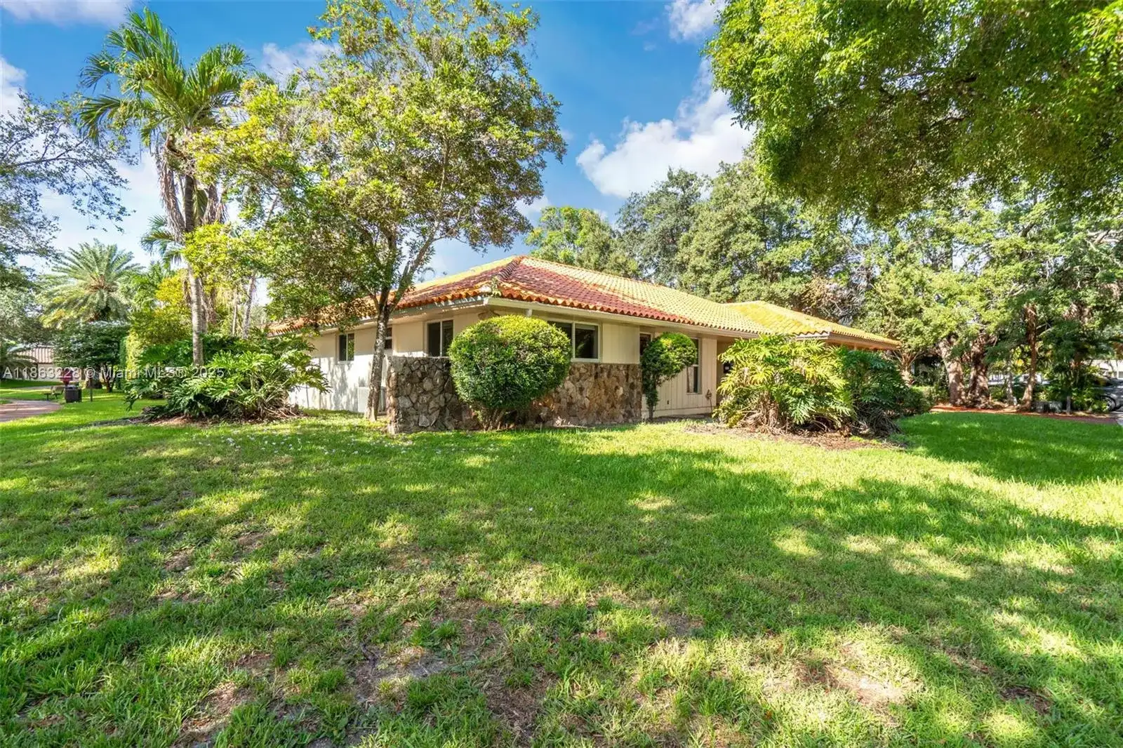 7210 W Troon Cir, Miami Lakes FL 33014 photo 4