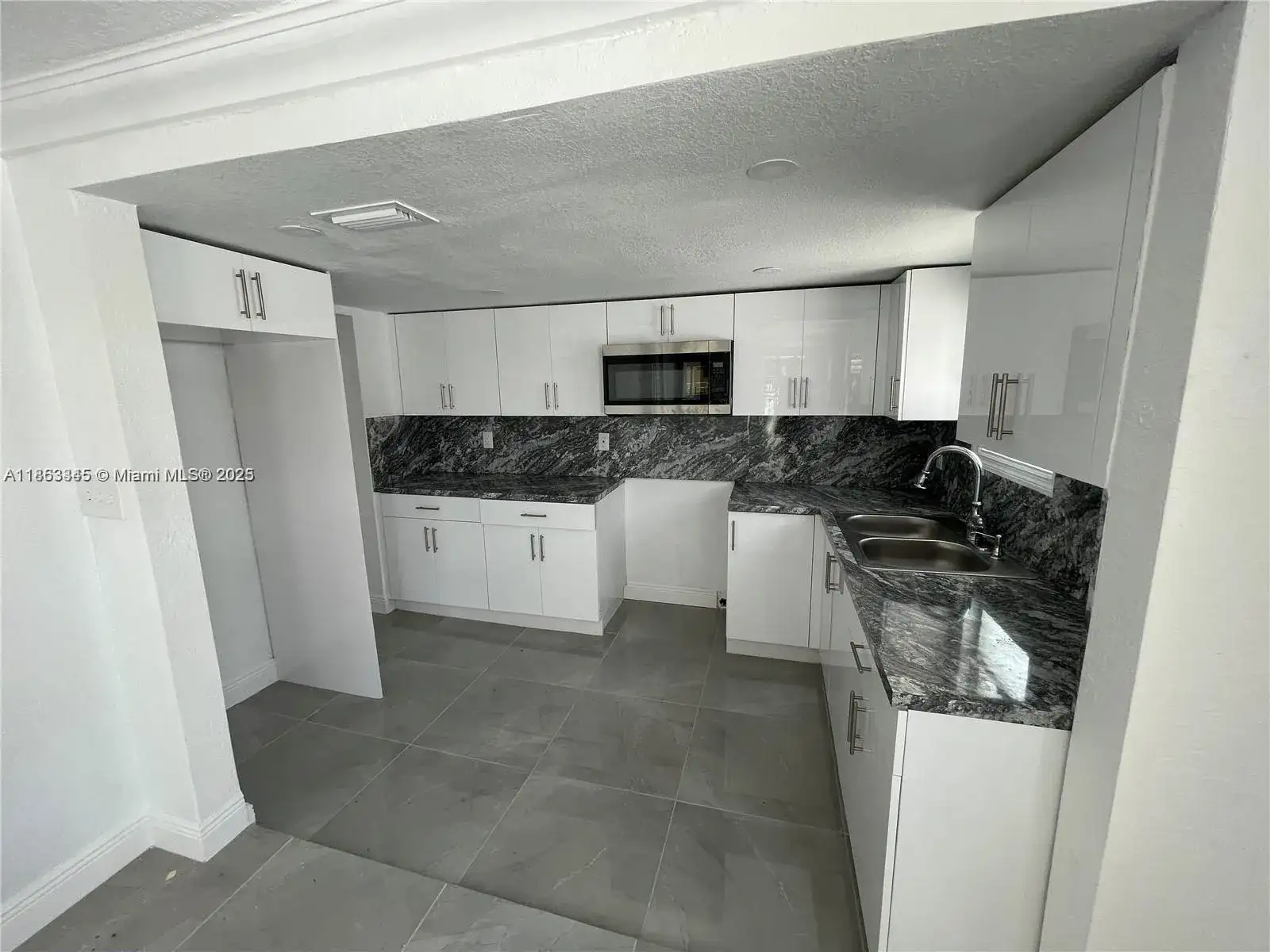 508 E 40th St, Hialeah FL 33013 photo 2