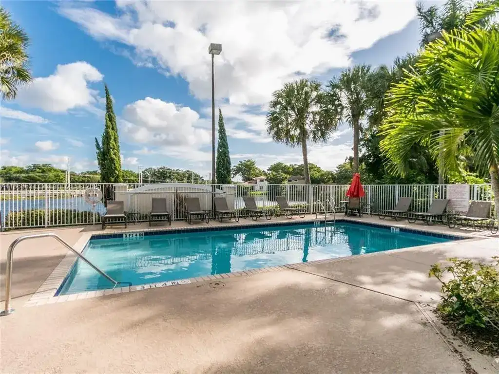 145 SW 96th Ter, Plantation FL 33324 photo 4