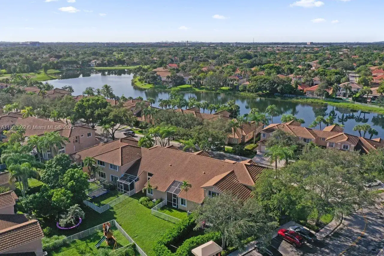 15899 SW 12th St, Pembroke Pines FL 33027 photo 4
