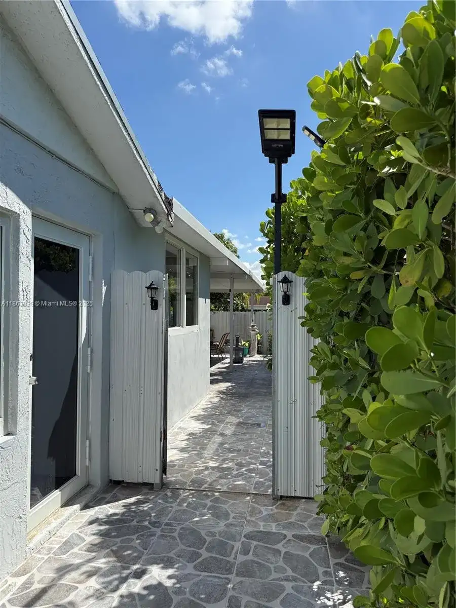 6553 SW 148th Pl, Miami FL 33193 photo 3