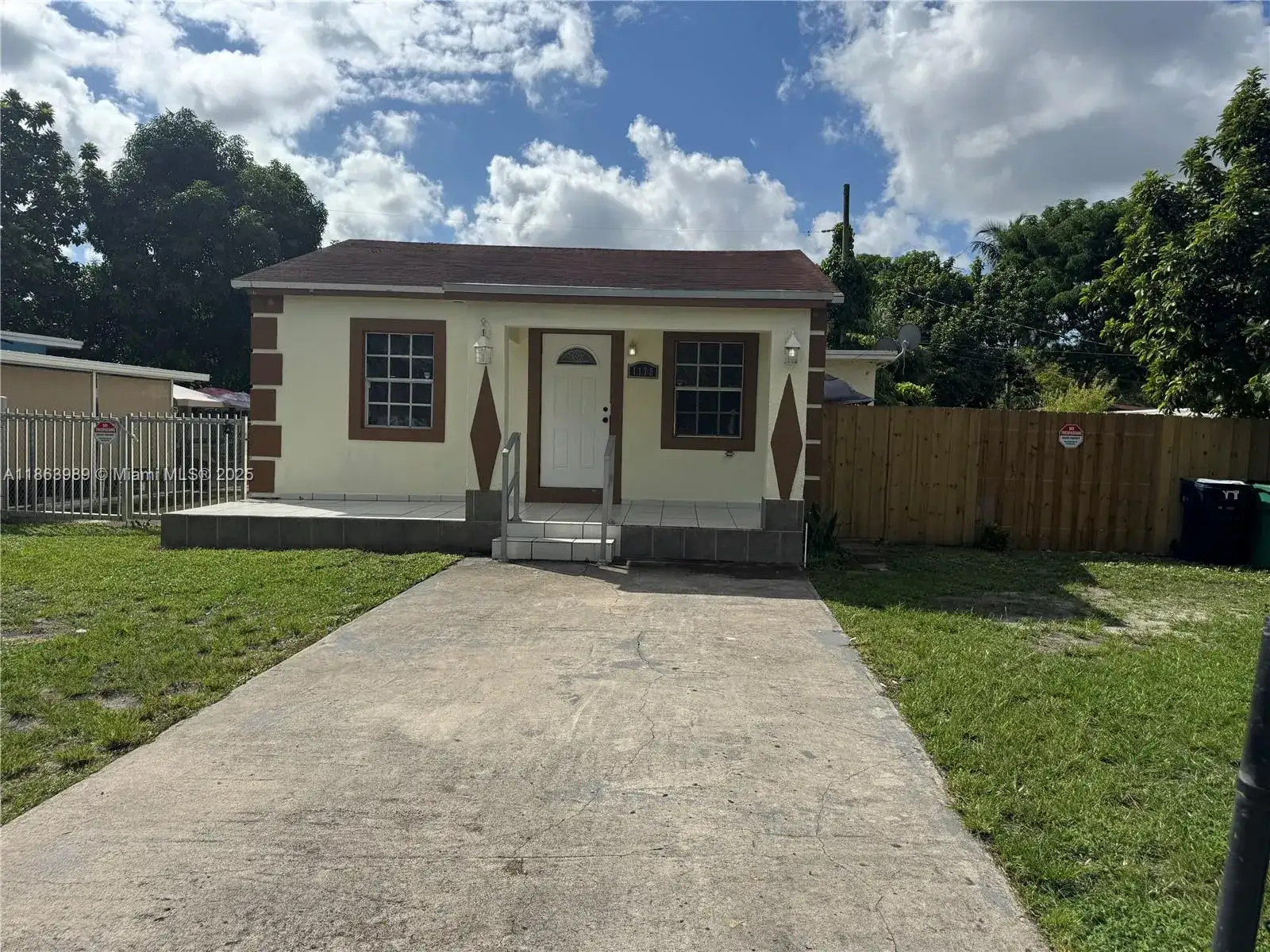 1178 NW 105th Ter, Miami FL 33150 photo 2
