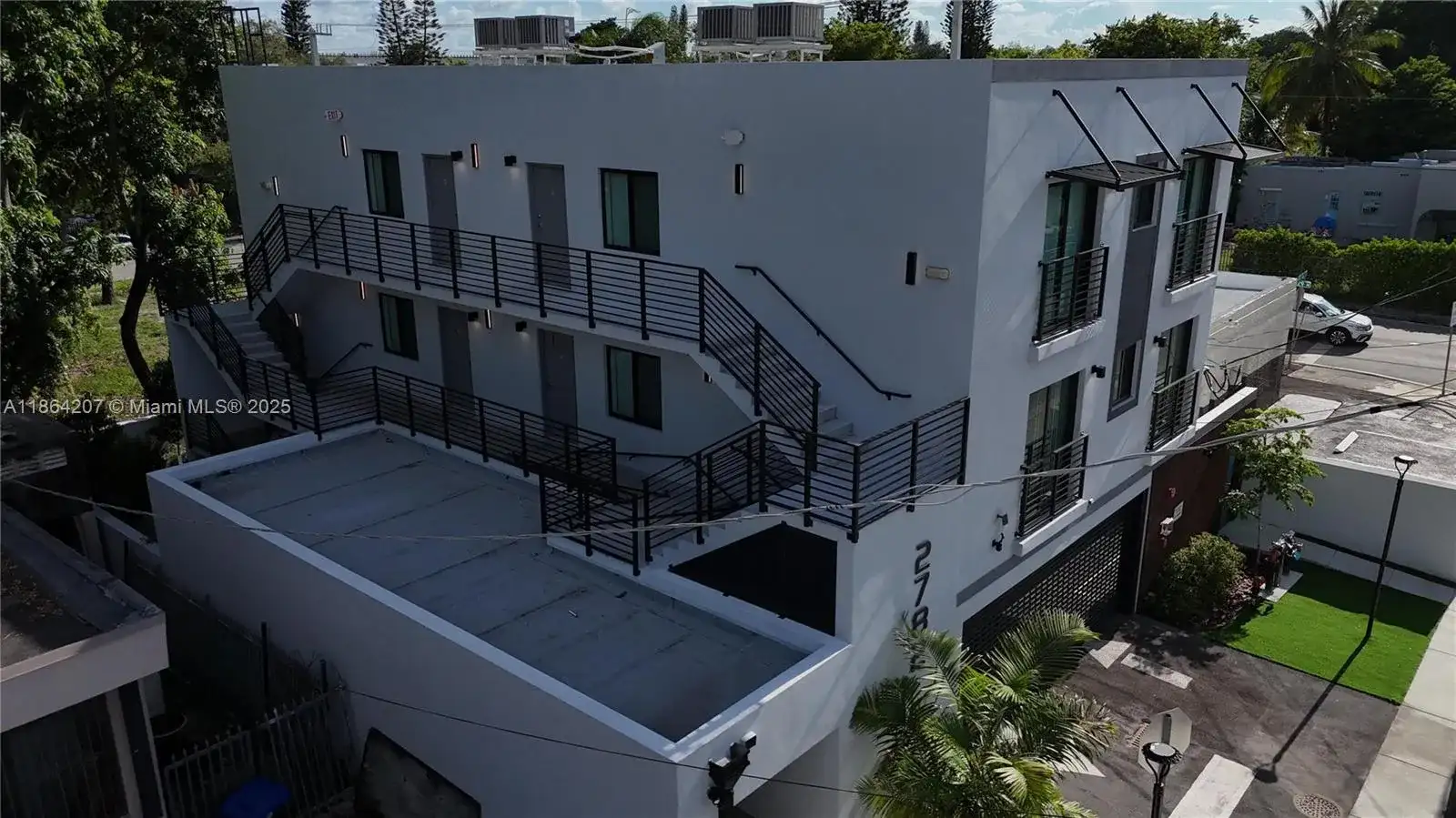 2782 NW 46th St, Miami FL 33142 photo 3