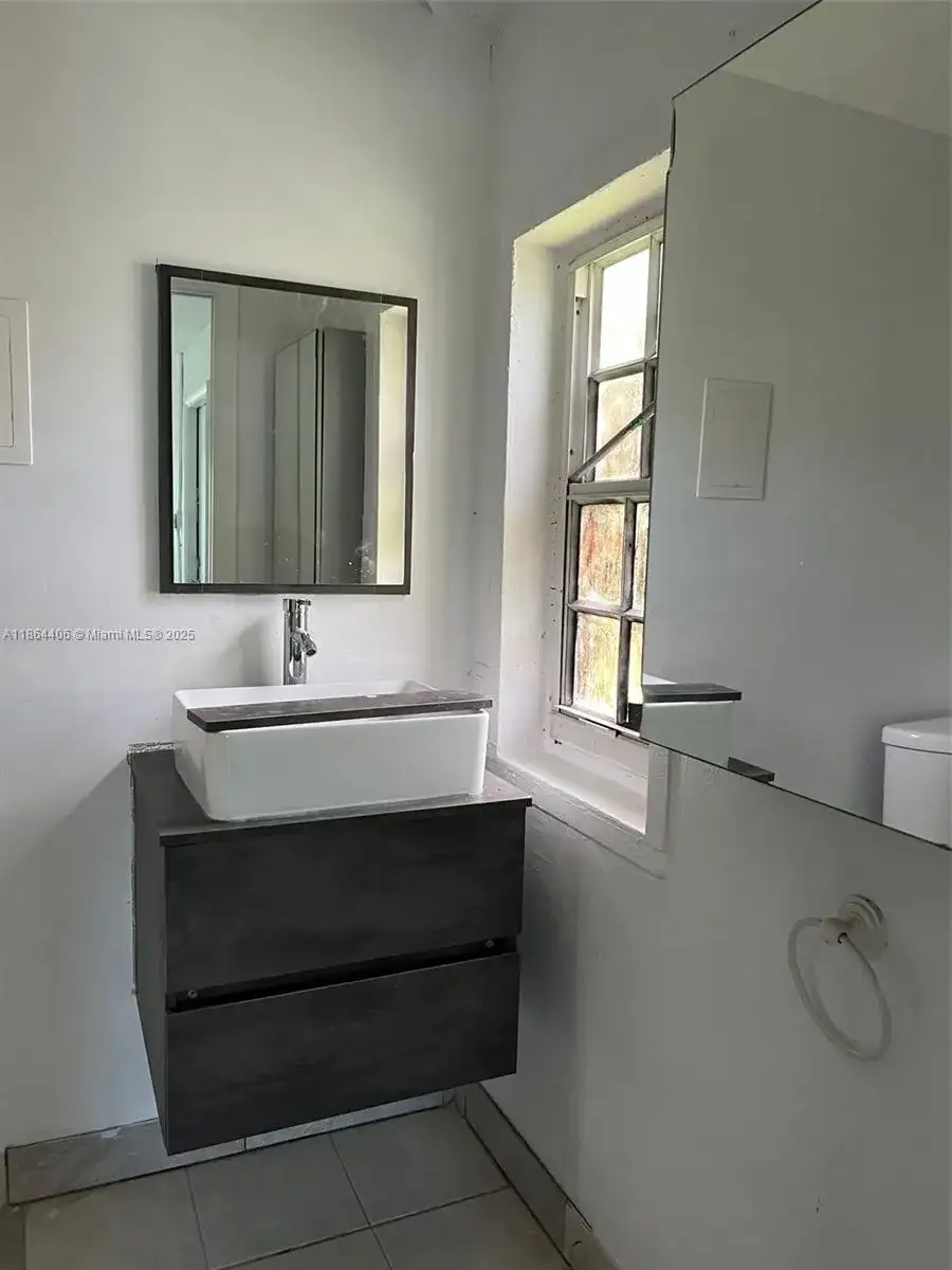 802 S 24th Ave, Hollywood FL 33020 photo 3