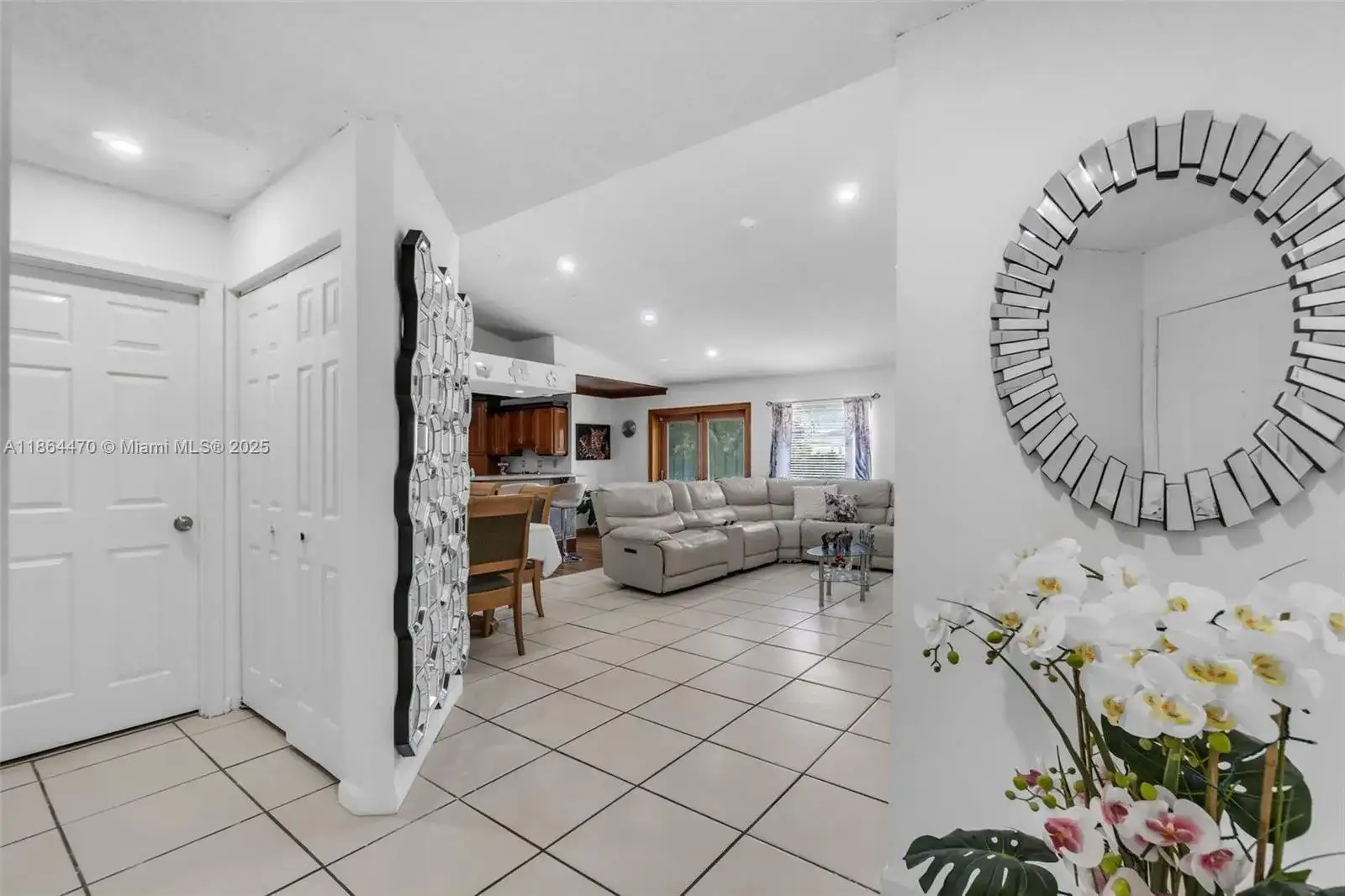 2590 SE 7th Pl, Homestead FL 33033 photo 4