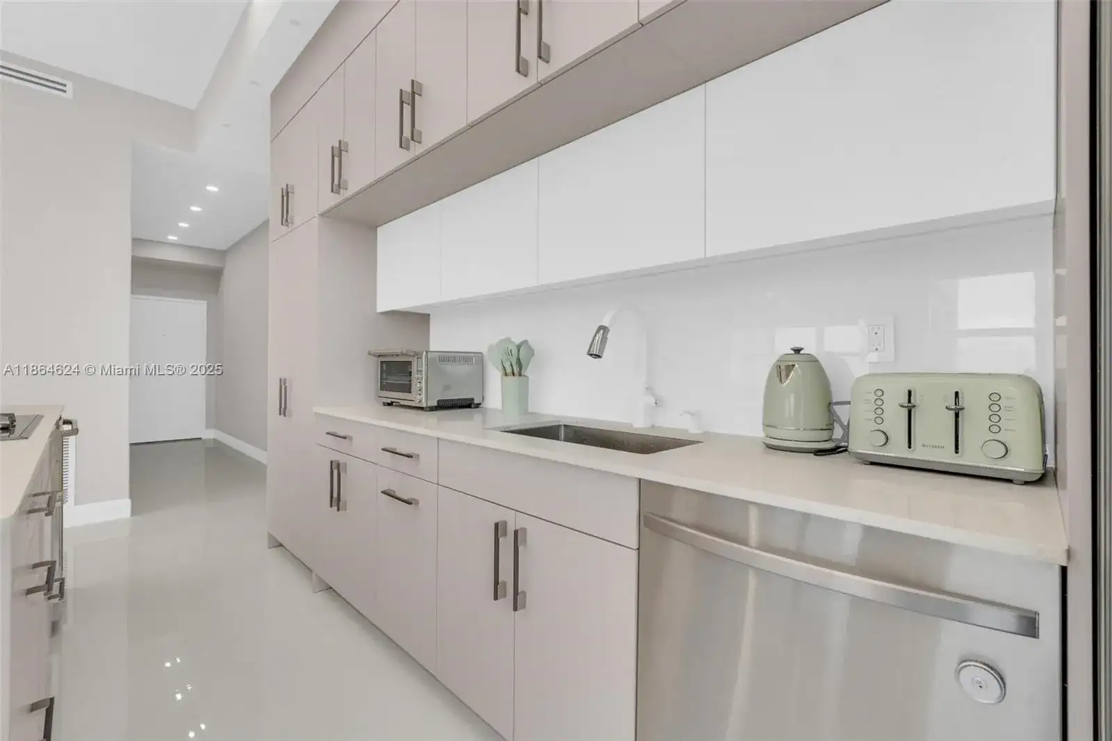 18011 Biscayne Blvd, Aventura FL 33160 photo 5