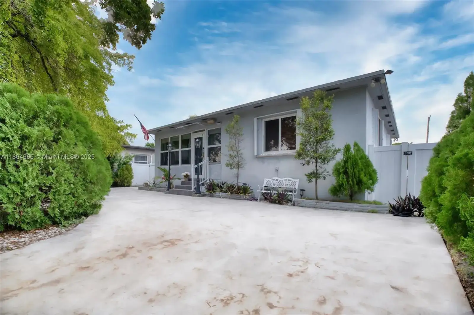 1923 Dewey St, Hollywood FL 33020 photo 2