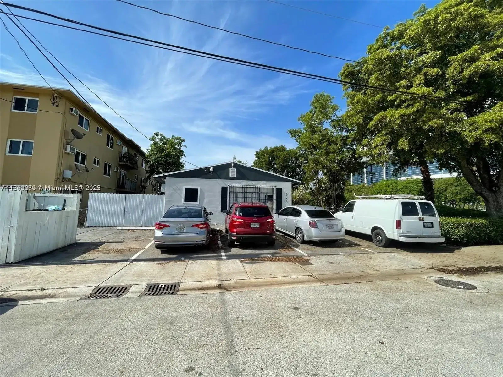 1346 NW 6th St, Miami FL 33125 photo 4