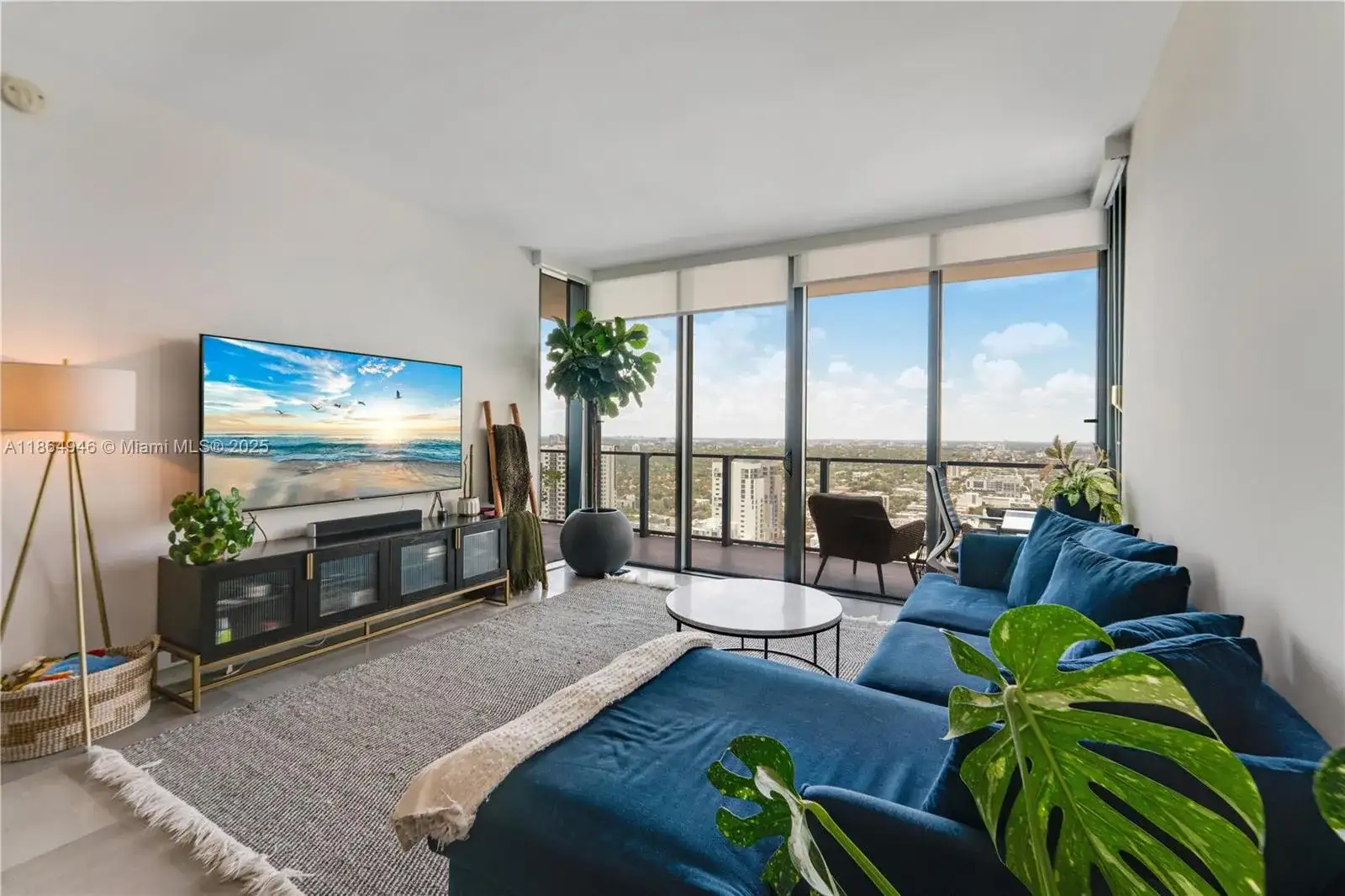 88 SW 7th St # 2910, Miami FL 33130 photo 3