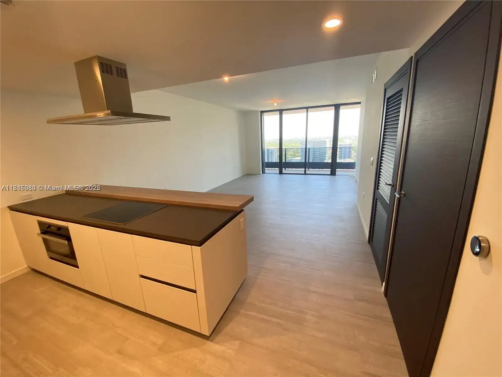 1000 Brickell Plz # 3010, Miami FL 33131 photo 3