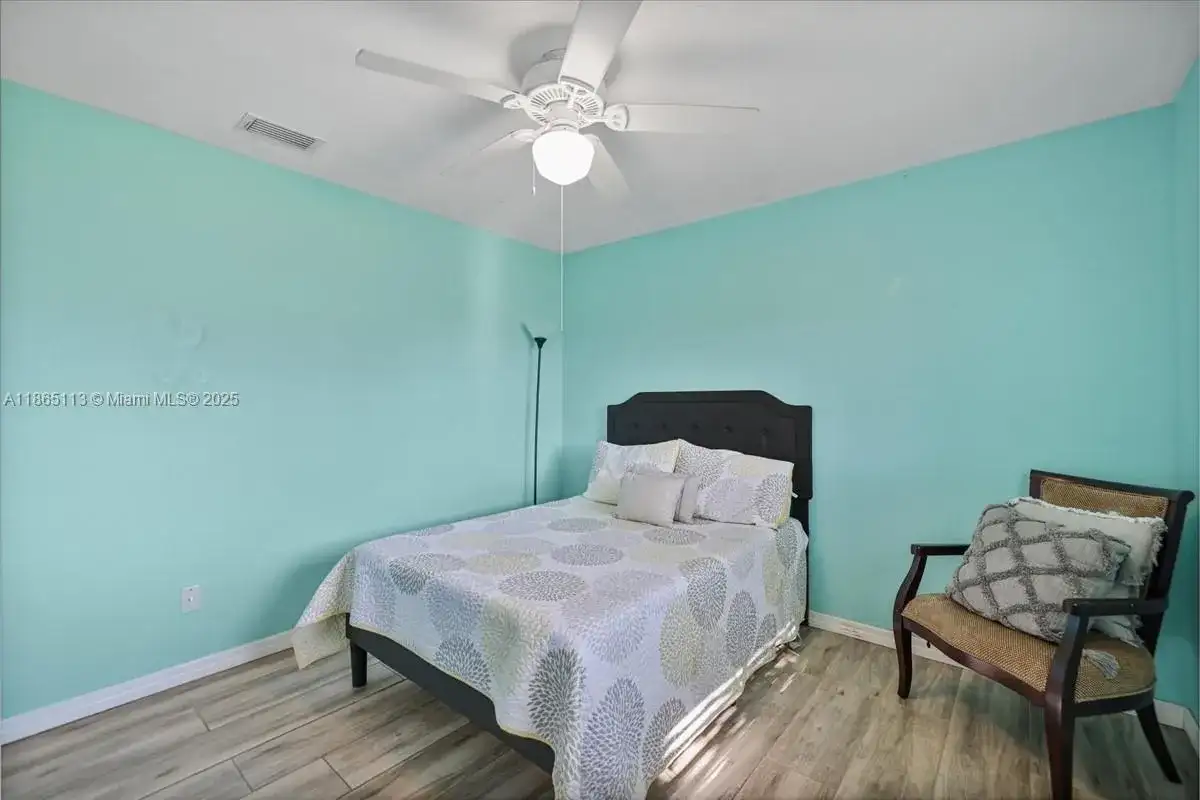 1405 SW 9 Ave, Cape Coral FL 33991 photo 2