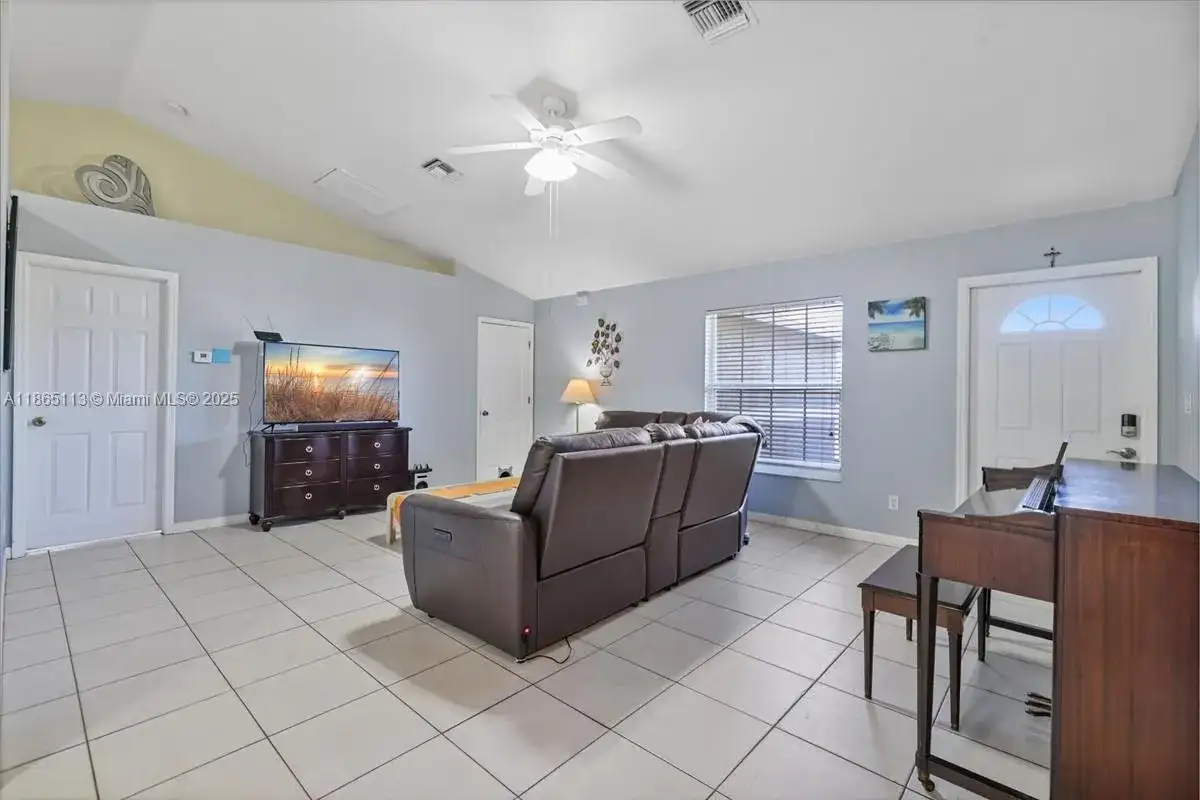 1405 SW 9 Ave, Cape Coral FL 33991 photo 4