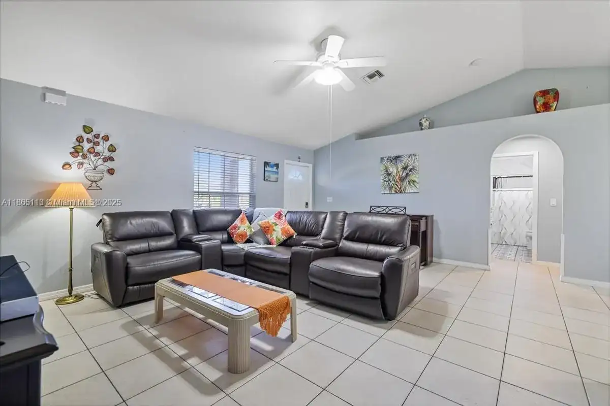 1405 SW 9 Ave, Cape Coral FL 33991 photo 5