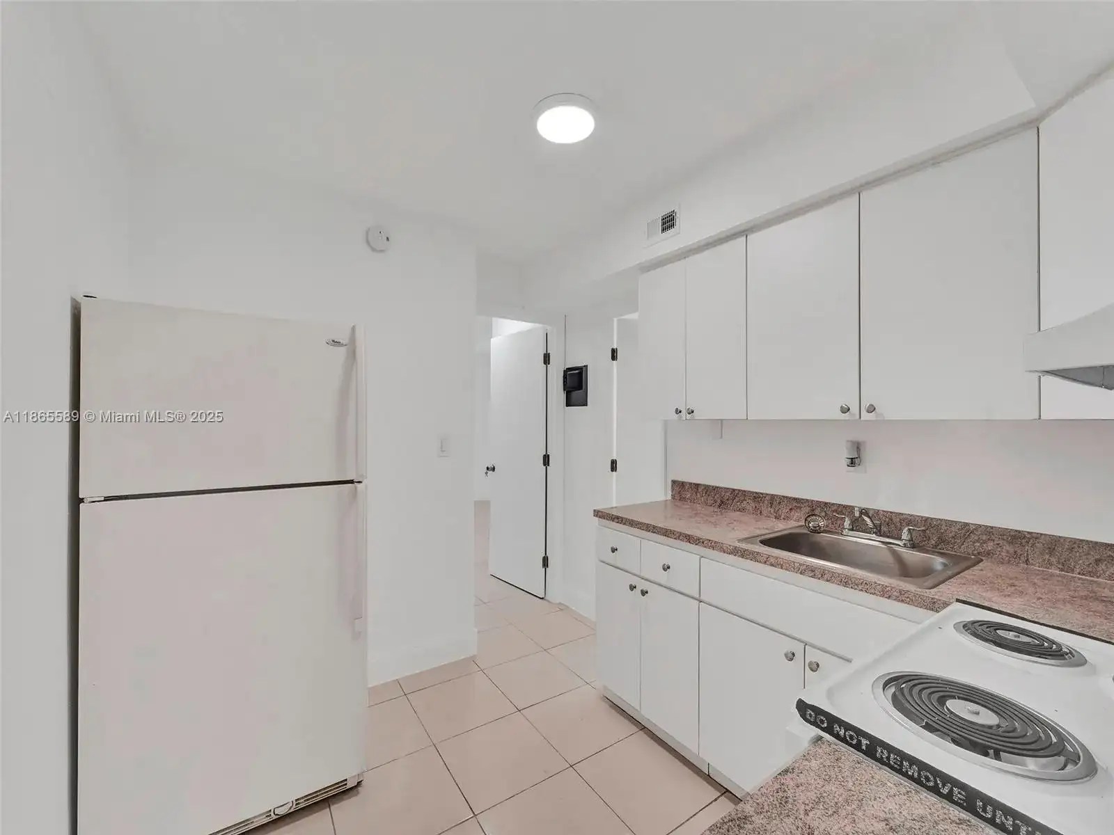 14190 W Dixie Hwy # 16, North Miami FL 33161 photo 3
