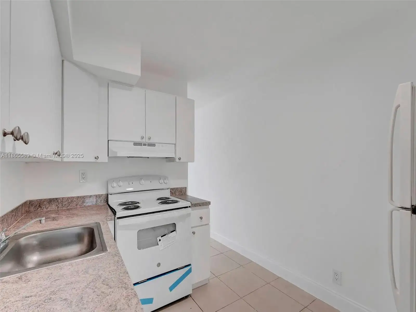 14190 W Dixie Hwy # 16, North Miami FL 33161 photo 4