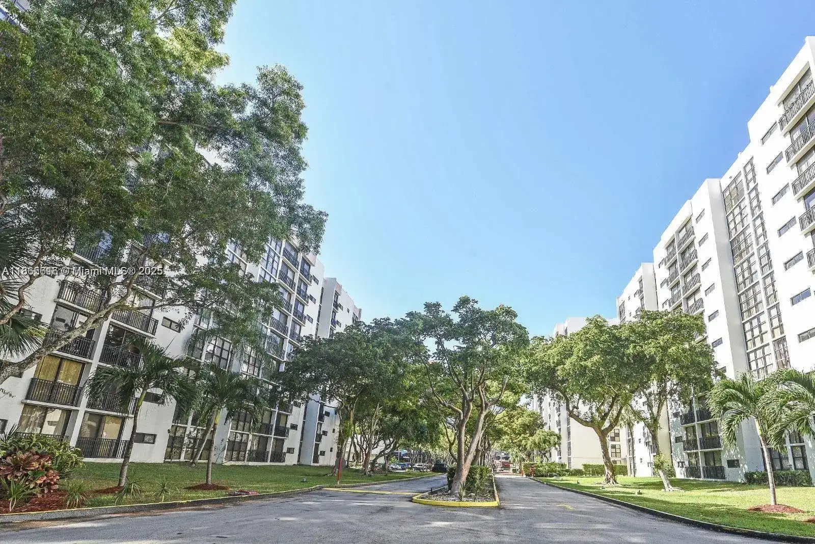 17021 N Bay Rd # 601, Sunny Isles Beach FL 33160 photo 2