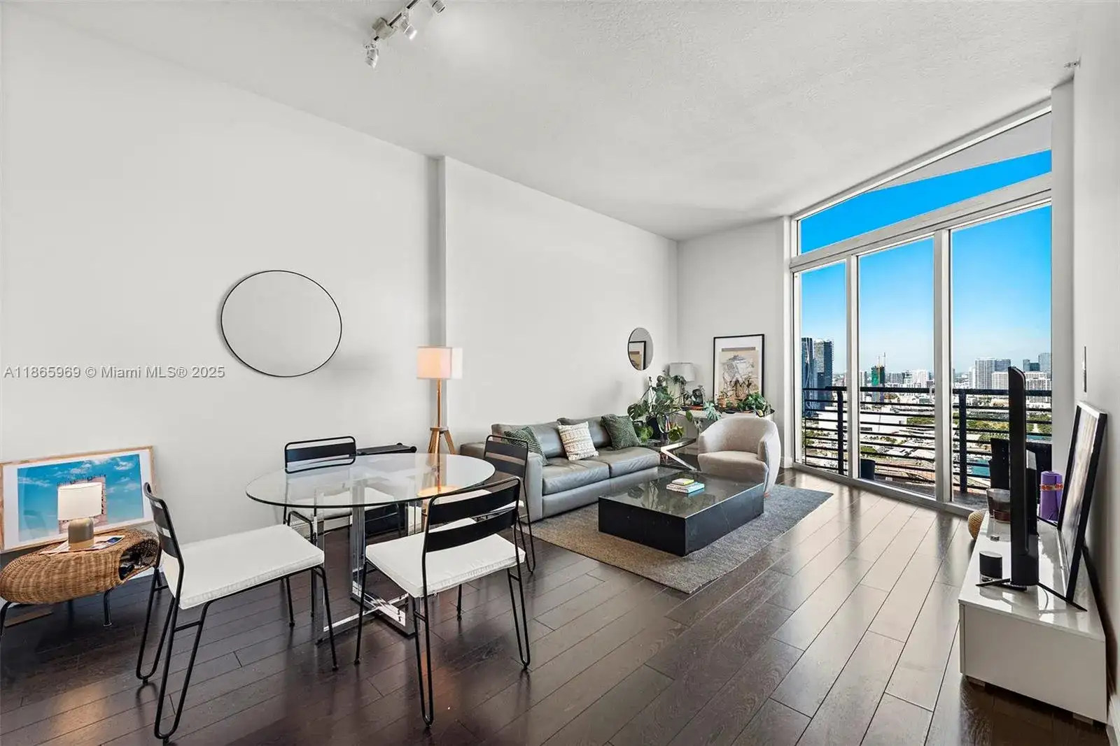 335 S Biscayne Blvd # 10, Miami FL 33131 photo 4