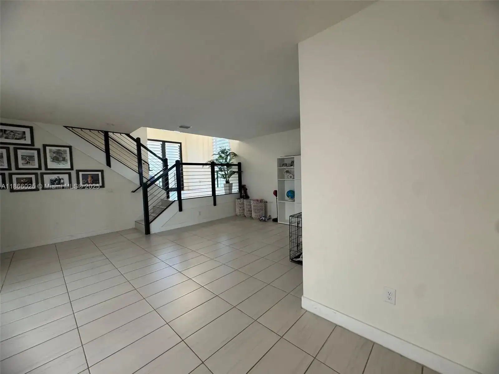 10240 NW 76th Ter, Doral FL 33178 photo 3