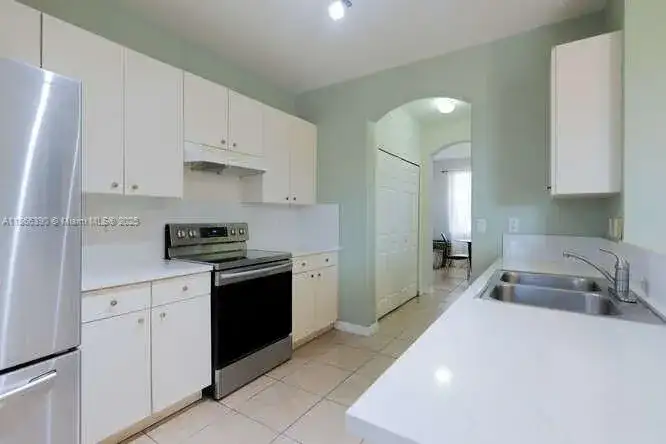 10806 SW 240th Ln, Homestead FL 33032 photo 2