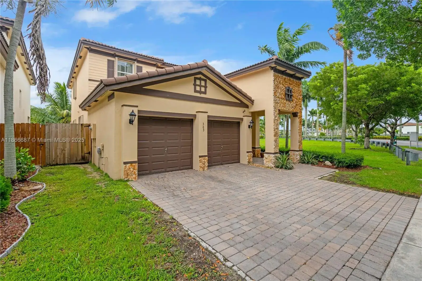 363 NE 25th Ter, Homestead FL 33033 photo 3