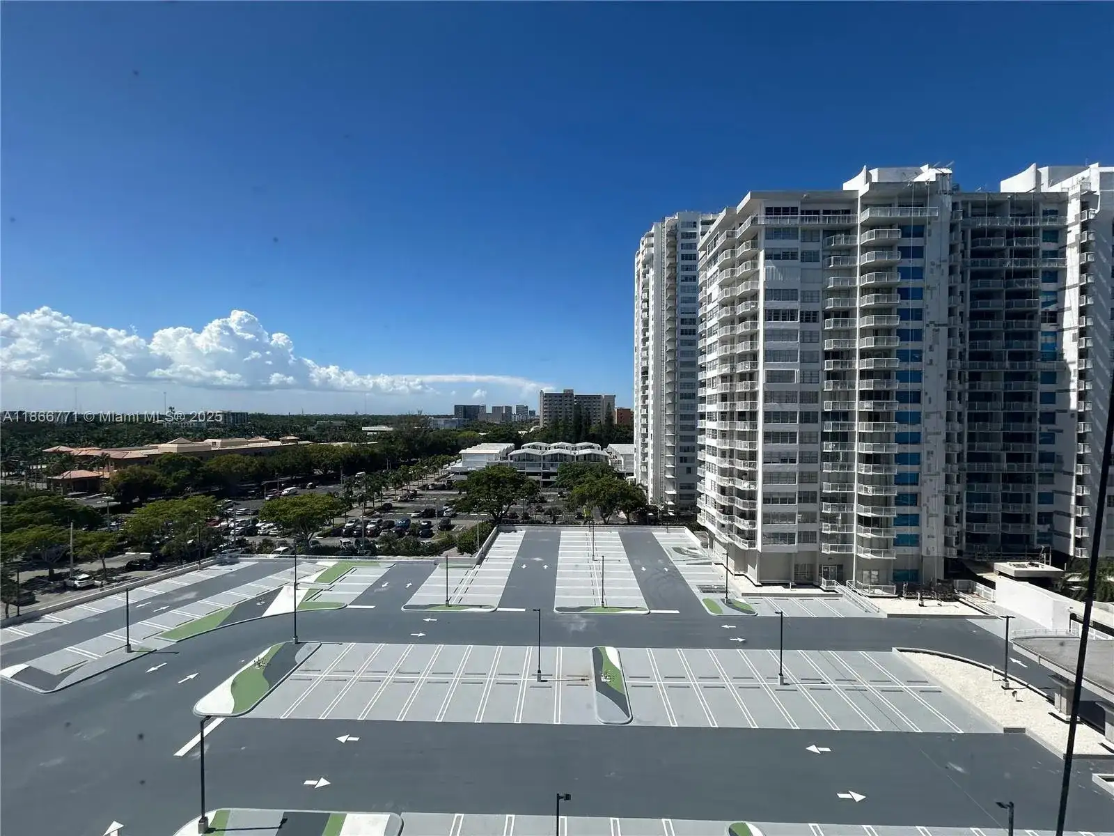 18021 Biscayne Blvd # 901, Aventura FL 33160 photo 2