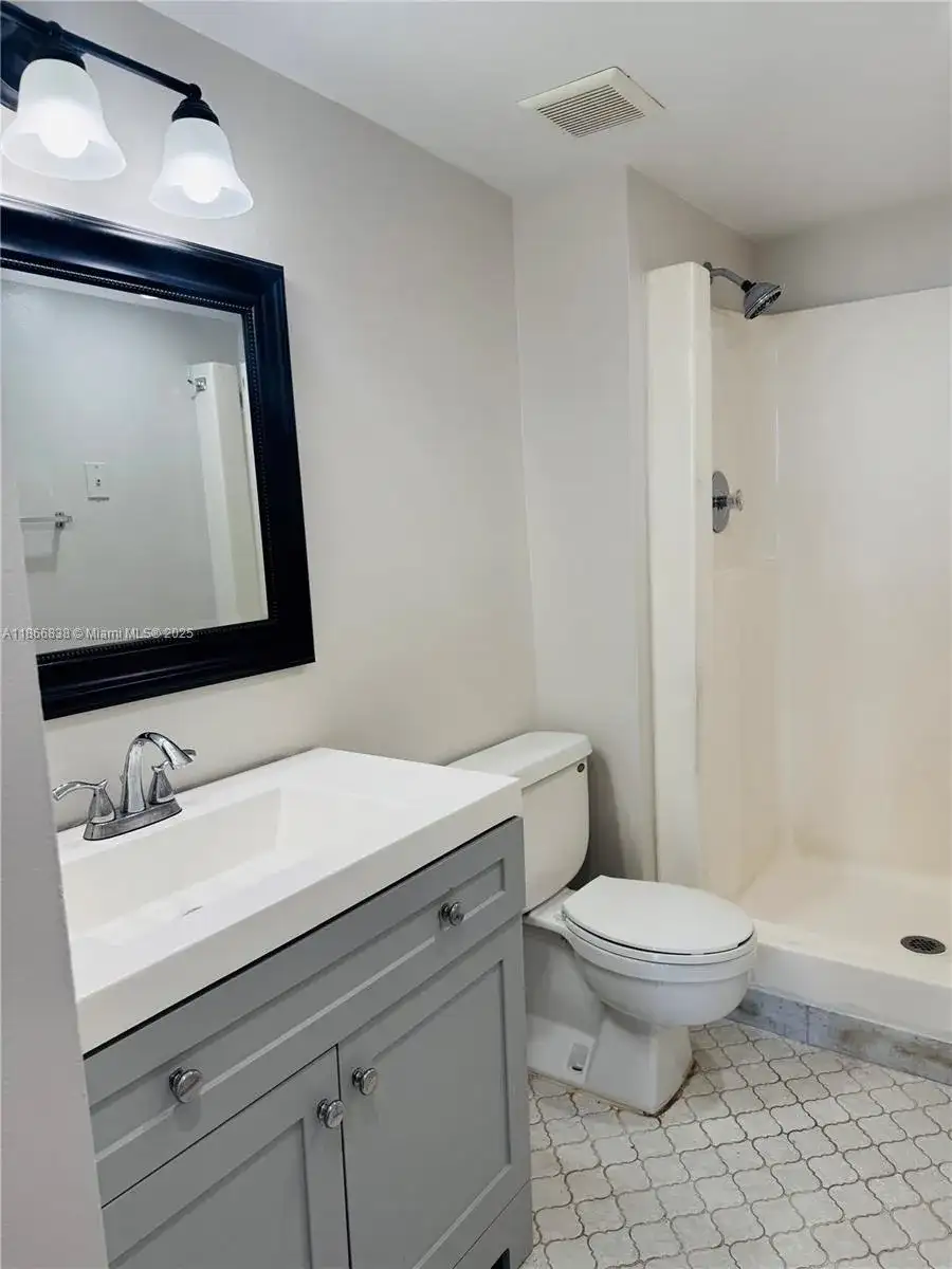 13499 Biscayne Blvd # 606, North Miami FL 33181 photo 4