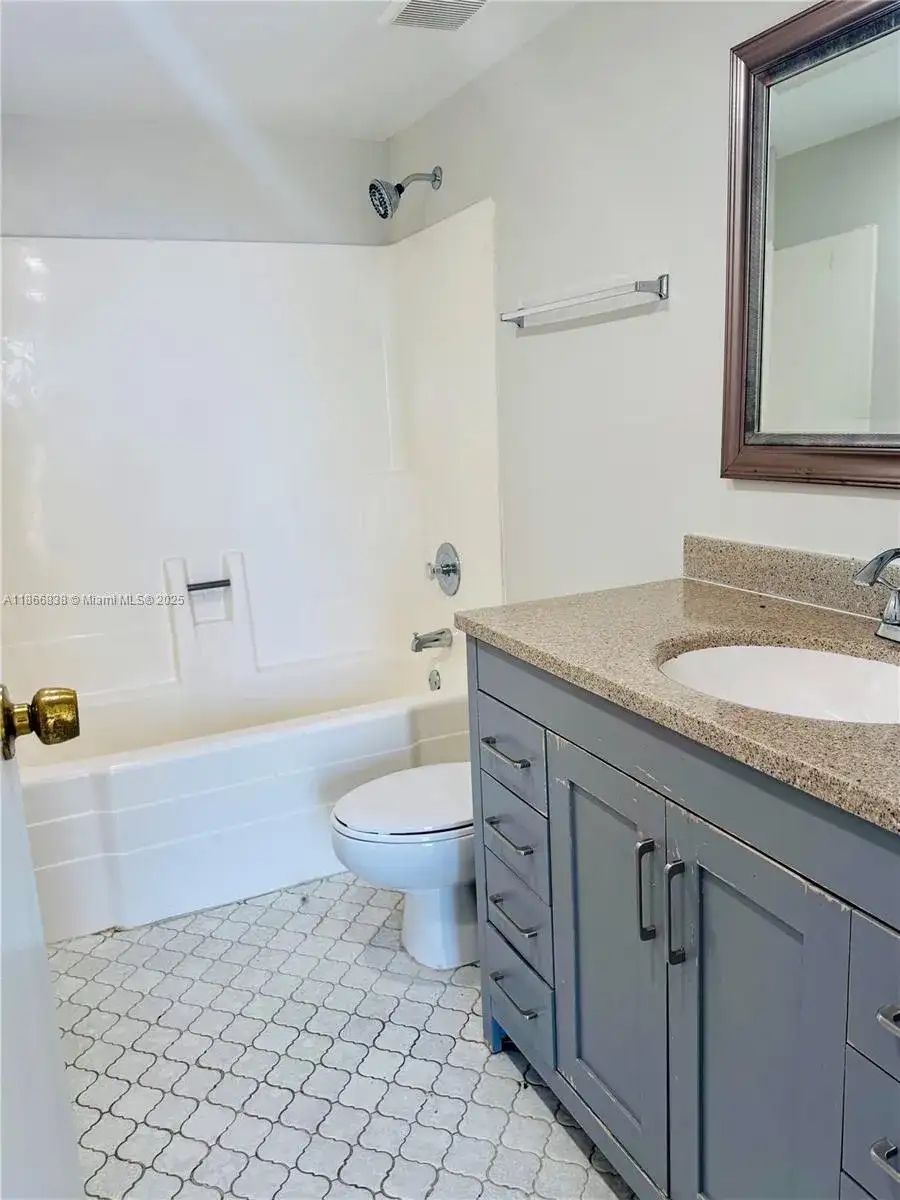 13499 Biscayne Blvd # 606, North Miami FL 33181 photo 5