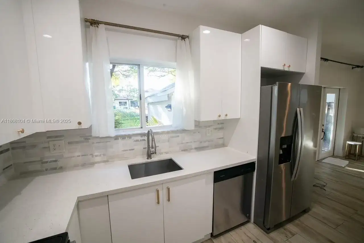 1112 NE 41st Ave, Homestead FL 33033 photo 3