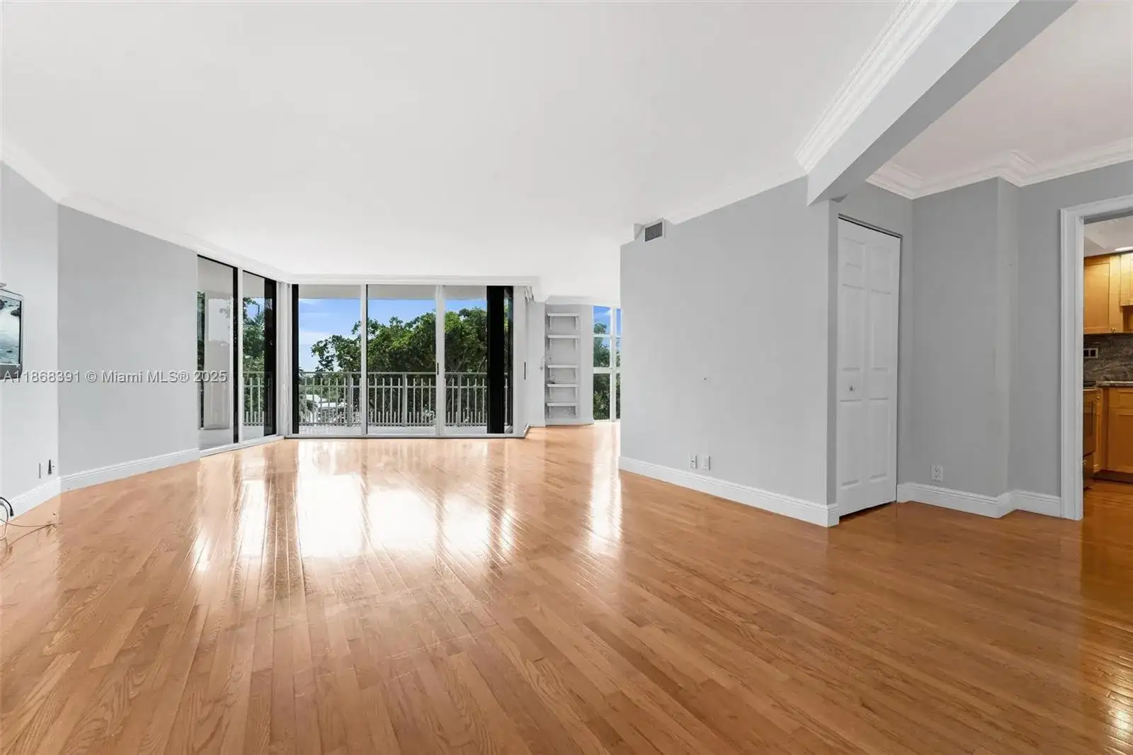 2000 Towerside Ter, Miami FL 33138 photo 4