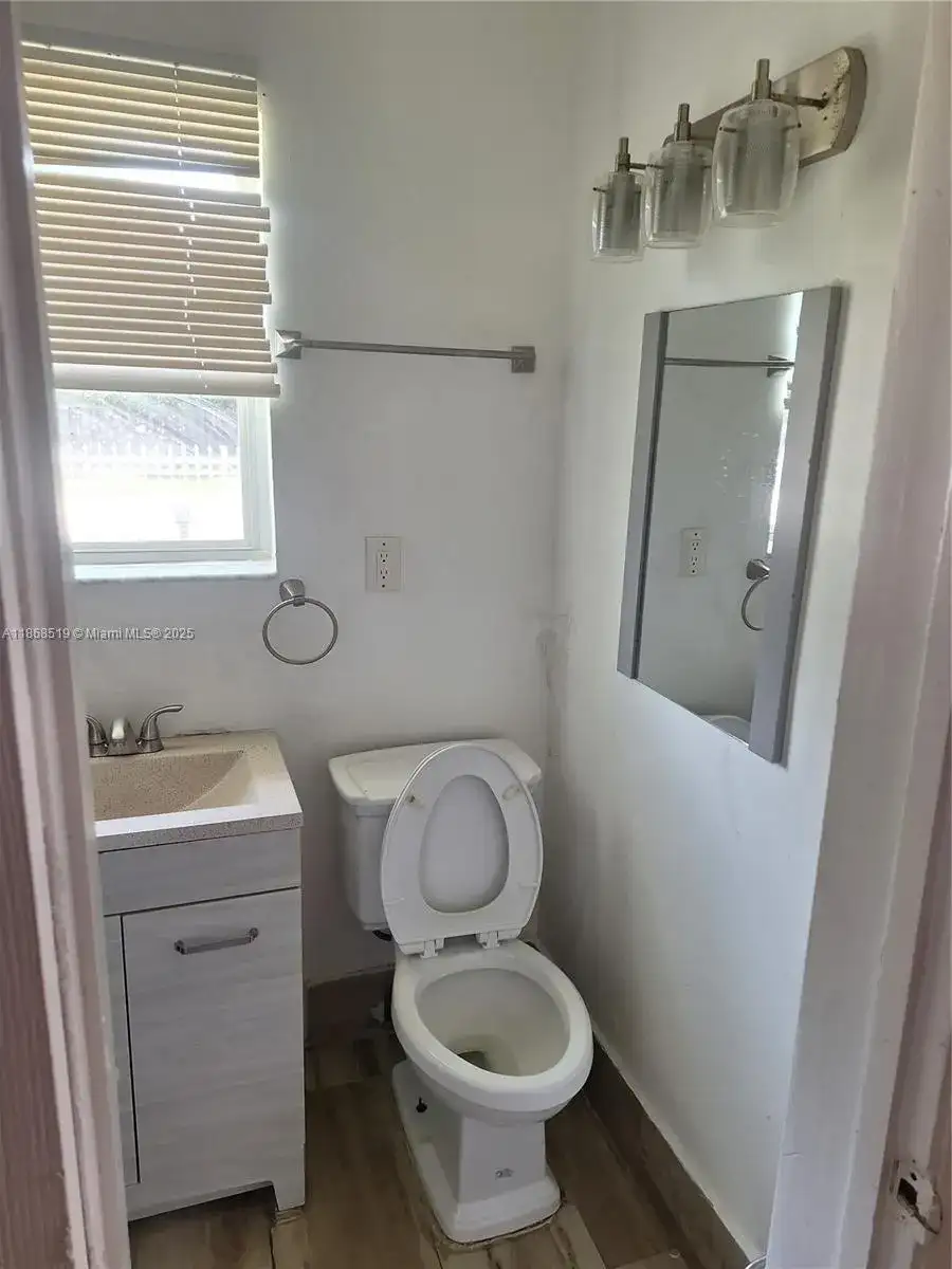 771 NE 177th St # 1, Miami FL 33162 photo 5