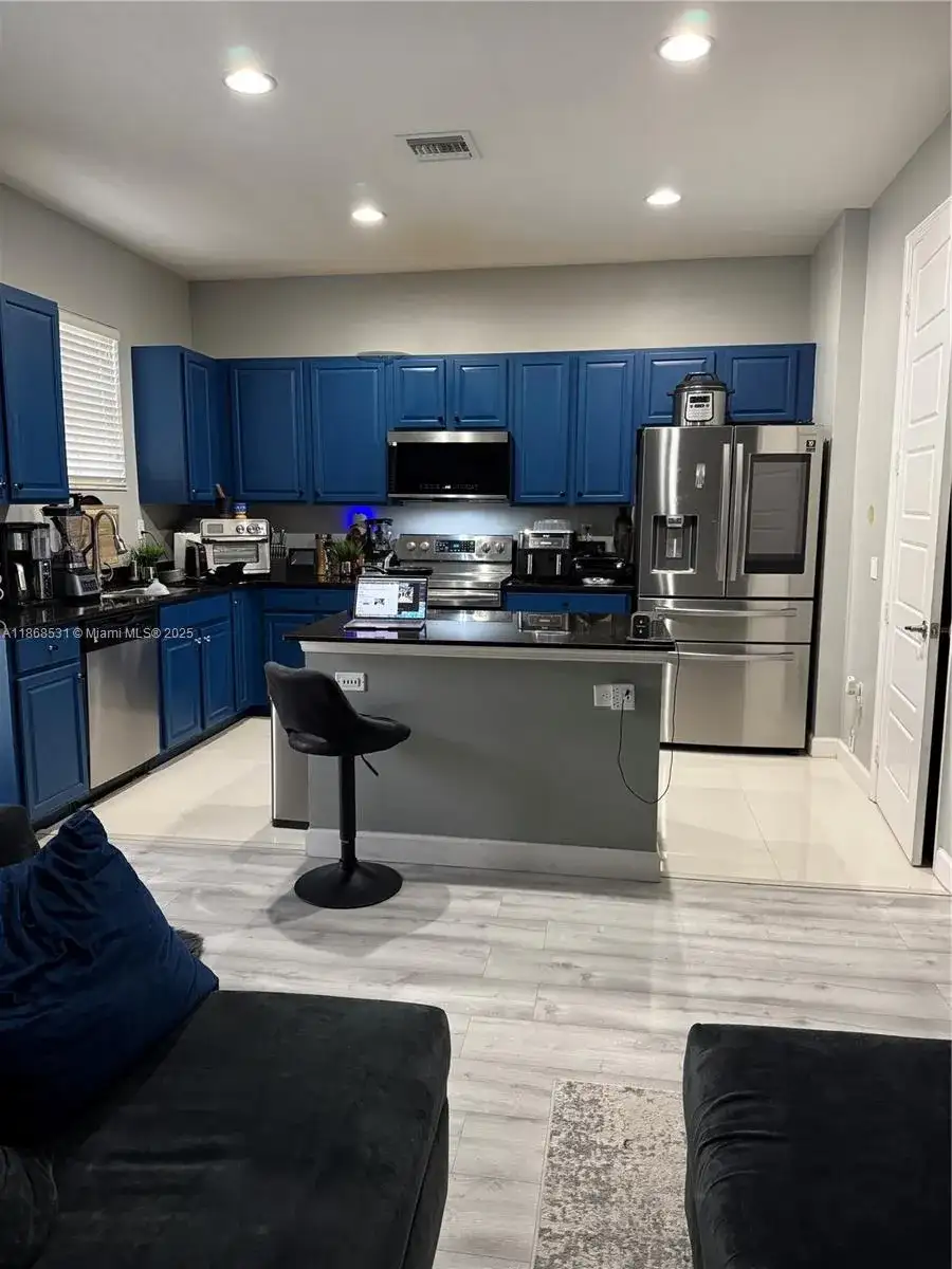 679 NE 193rd St, Miami FL 33179 photo 2