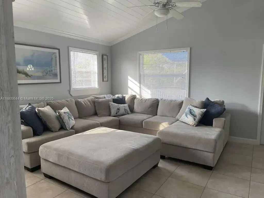 1013 Snapper Ln, Key Largo FL 33037 photo 2