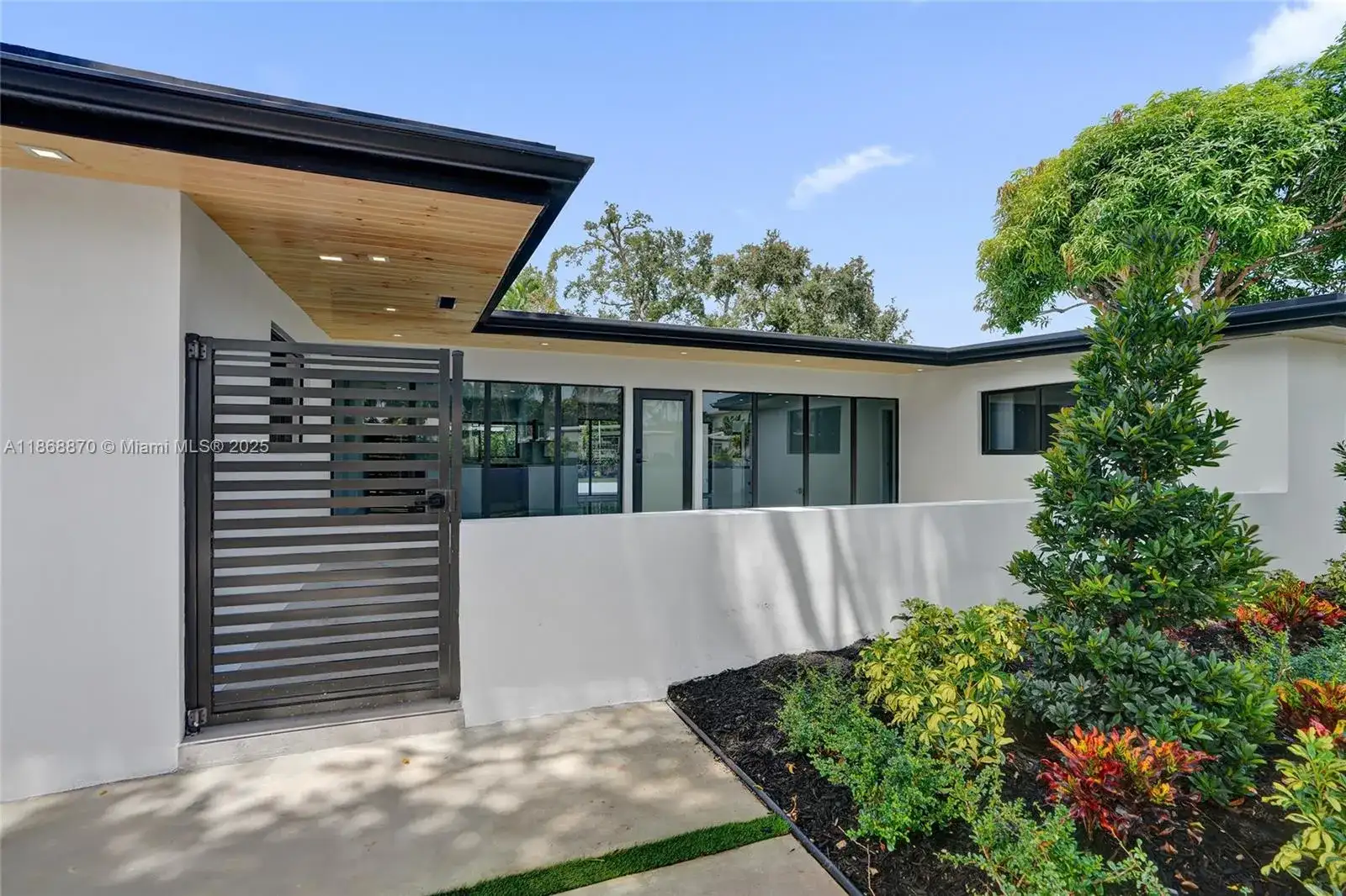 1931 NE 186th Dr, North Miami Beach FL 33179 photo 2