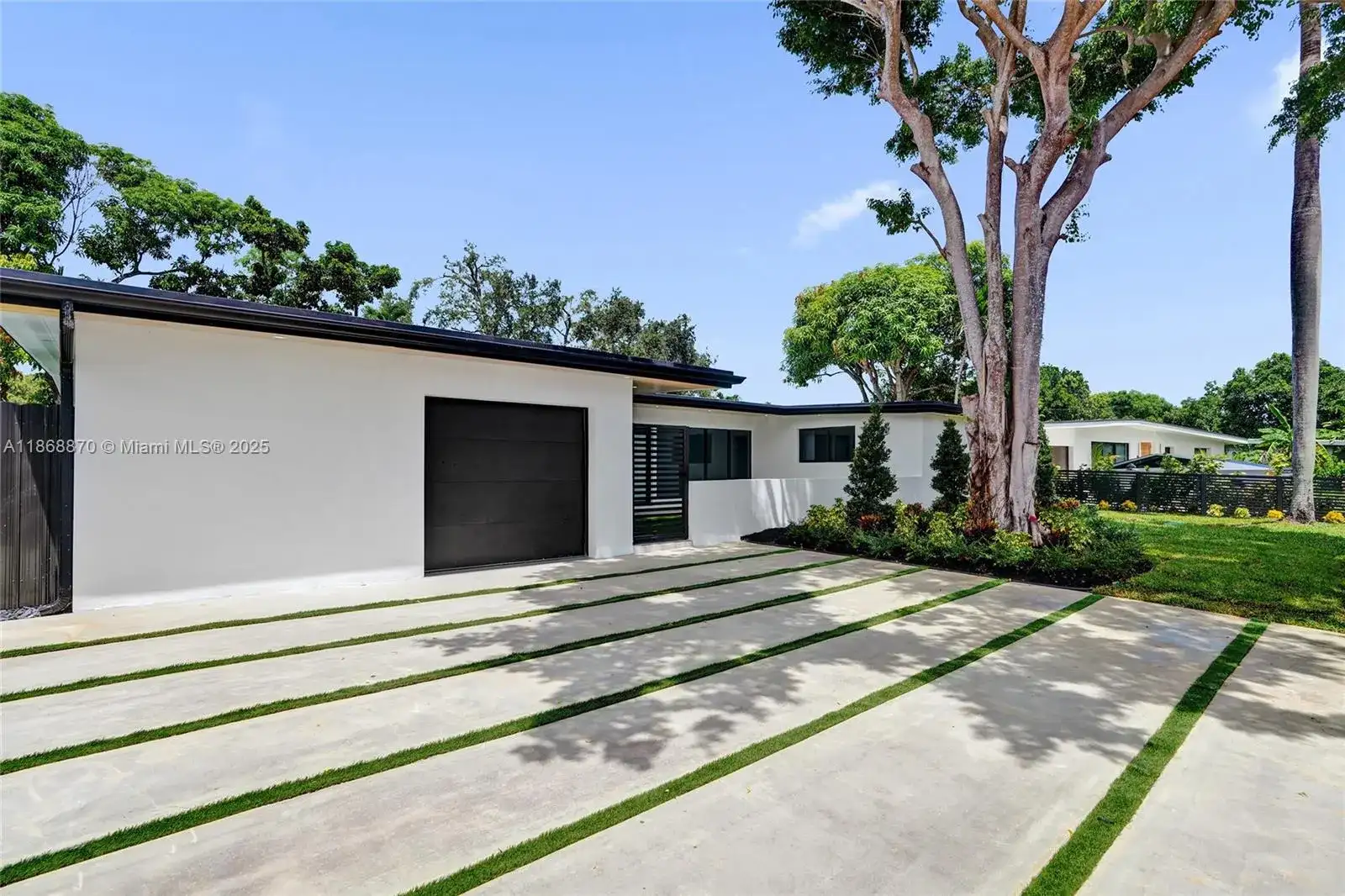 1931 NE 186th Dr, North Miami Beach FL 33179 photo 3