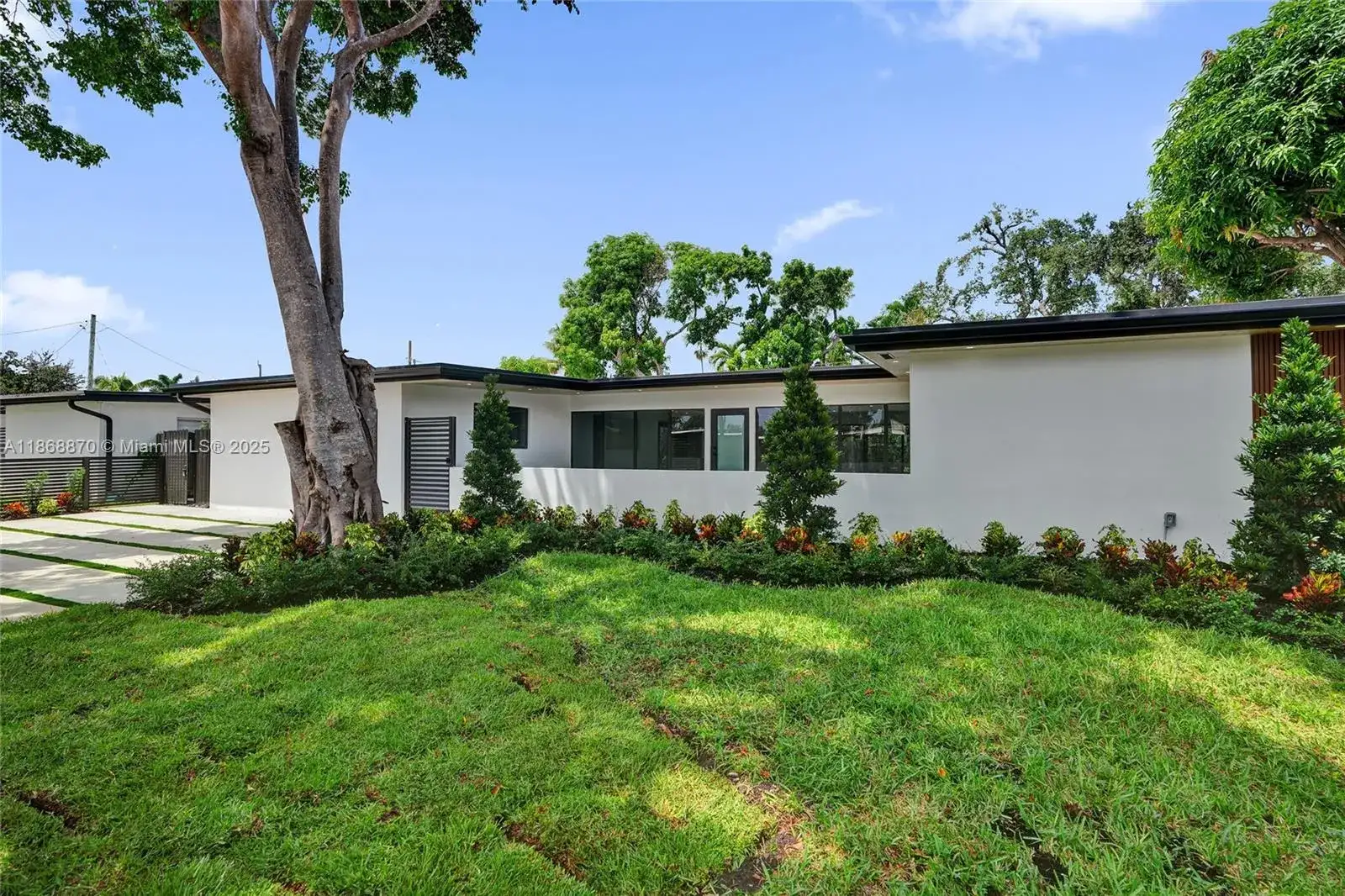 1931 NE 186th Dr, North Miami Beach FL 33179 photo 4
