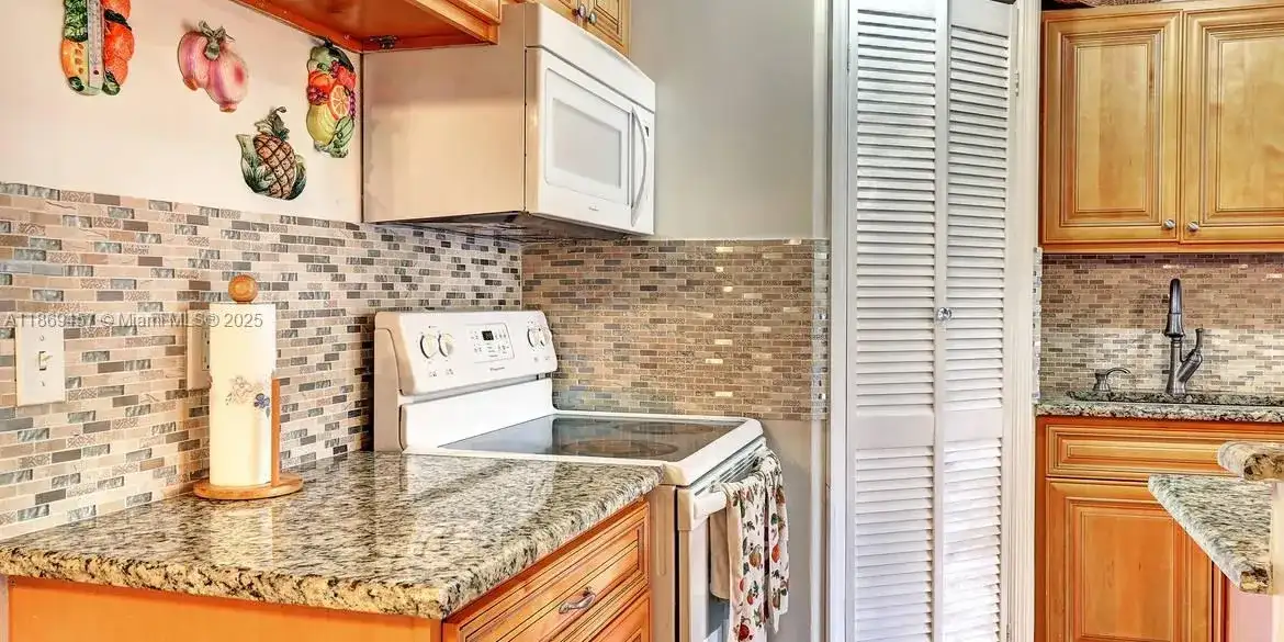 3750 Inverrary Dr # 1Z, Lauderhill FL 33319 photo 3