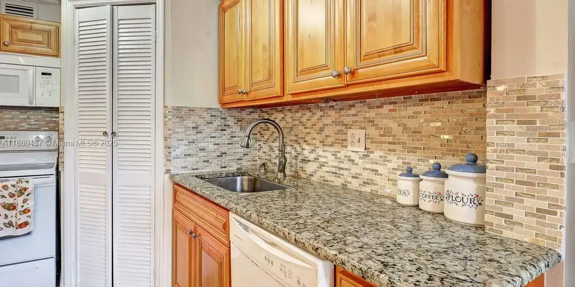 3750 Inverrary Dr # 1Z, Lauderhill FL 33319 photo 5