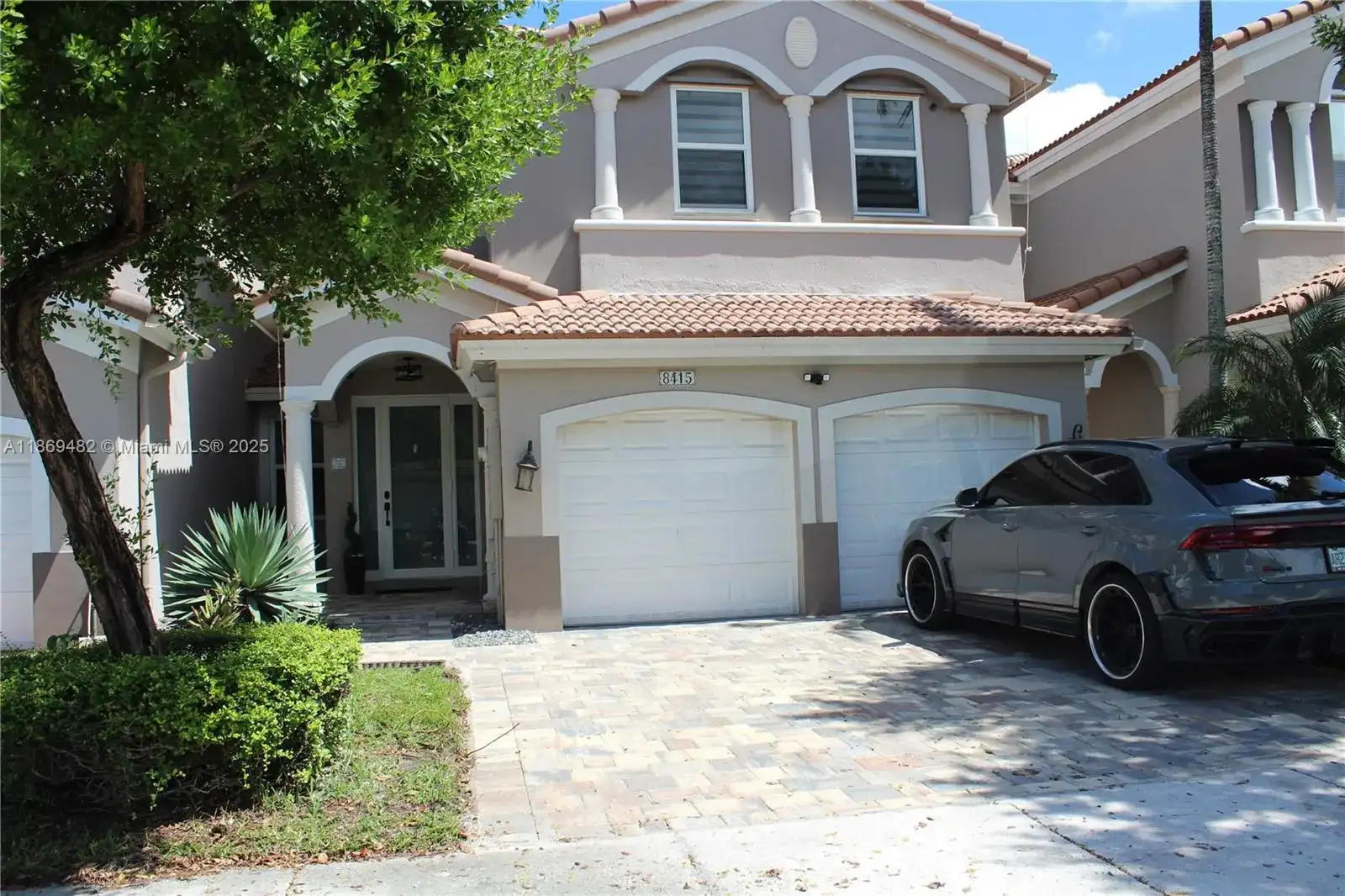 8415 NW 108th Pl, Doral FL 33178 photo 2