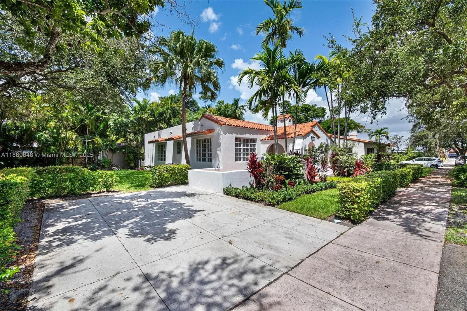 820 Lorca St, Coral Gables FL 33134 photo 2