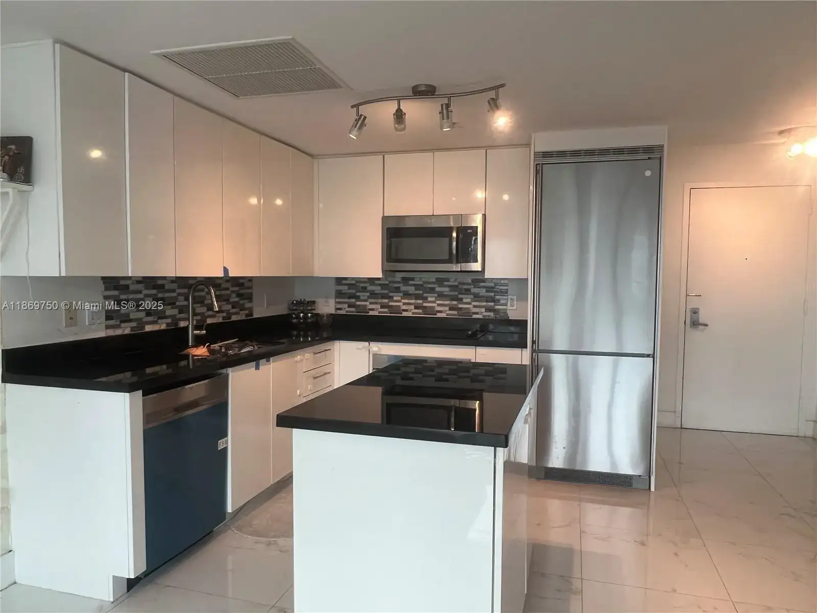 92 SW 3rd St # 3803, Miami FL 33130 photo 4