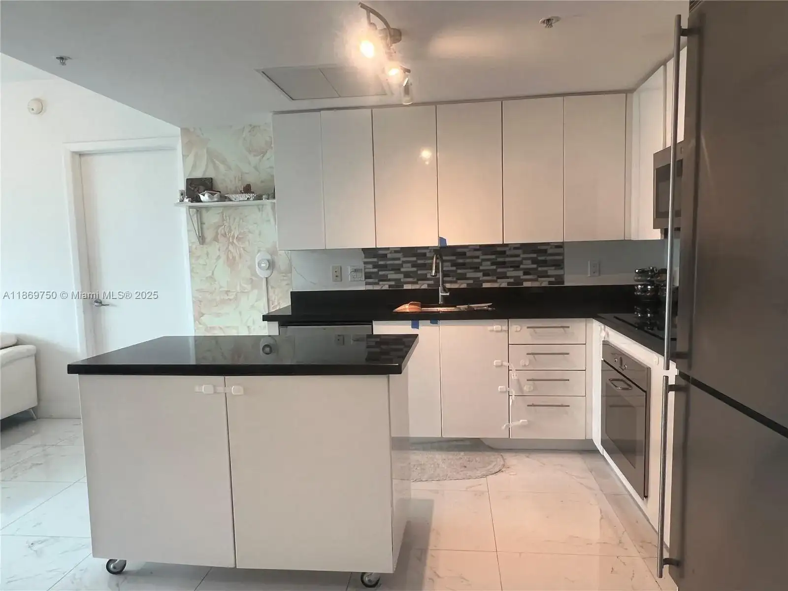 92 SW 3rd St # 3803, Miami FL 33130 photo 5