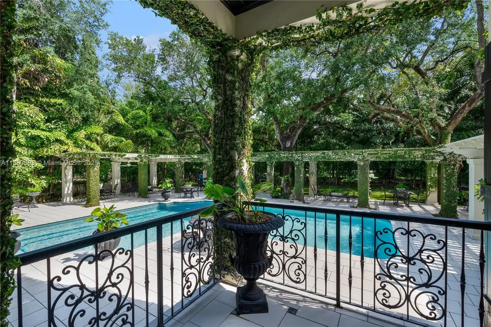 612 Sunset Dr, Coral Gables FL 33143 photo 4