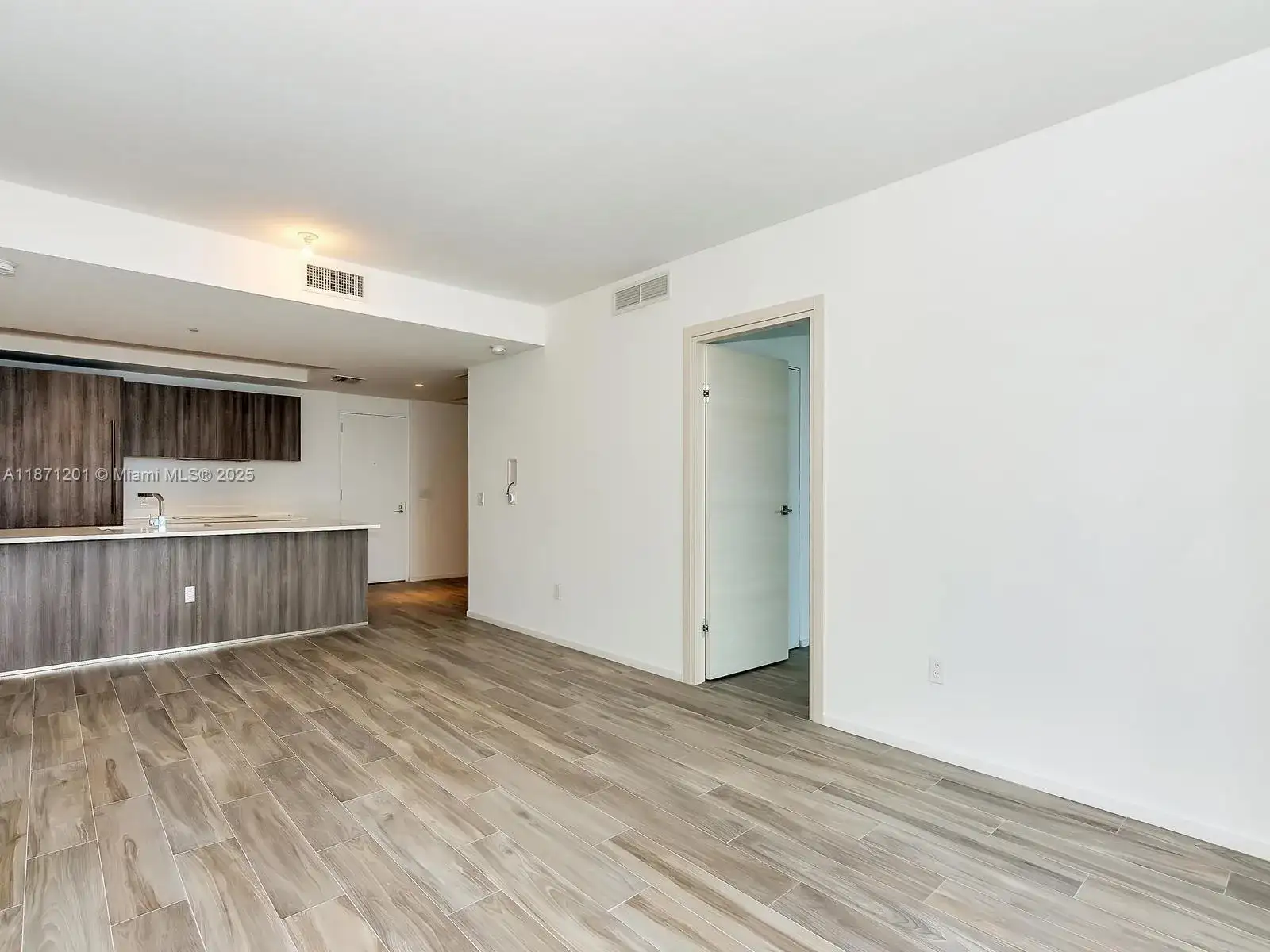 801 S Miami Ave # 2310, Miami FL 33131 photo 3